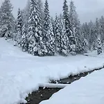 בית נופש Tanas Almhuette *